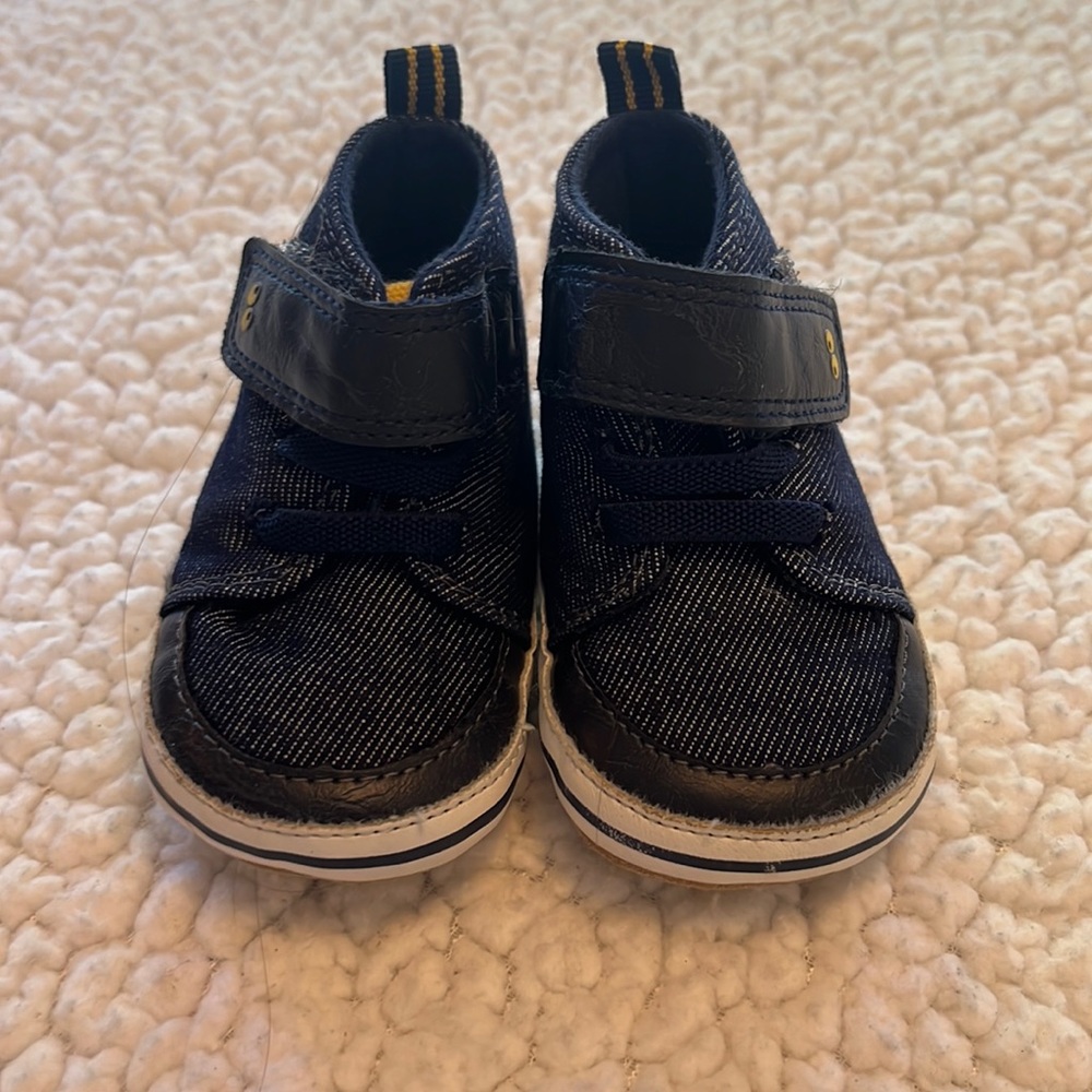 Like new kids Surprise shoes